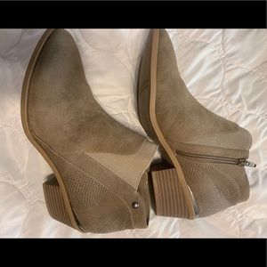 Booties Sand size 9 Simply Vera NIB